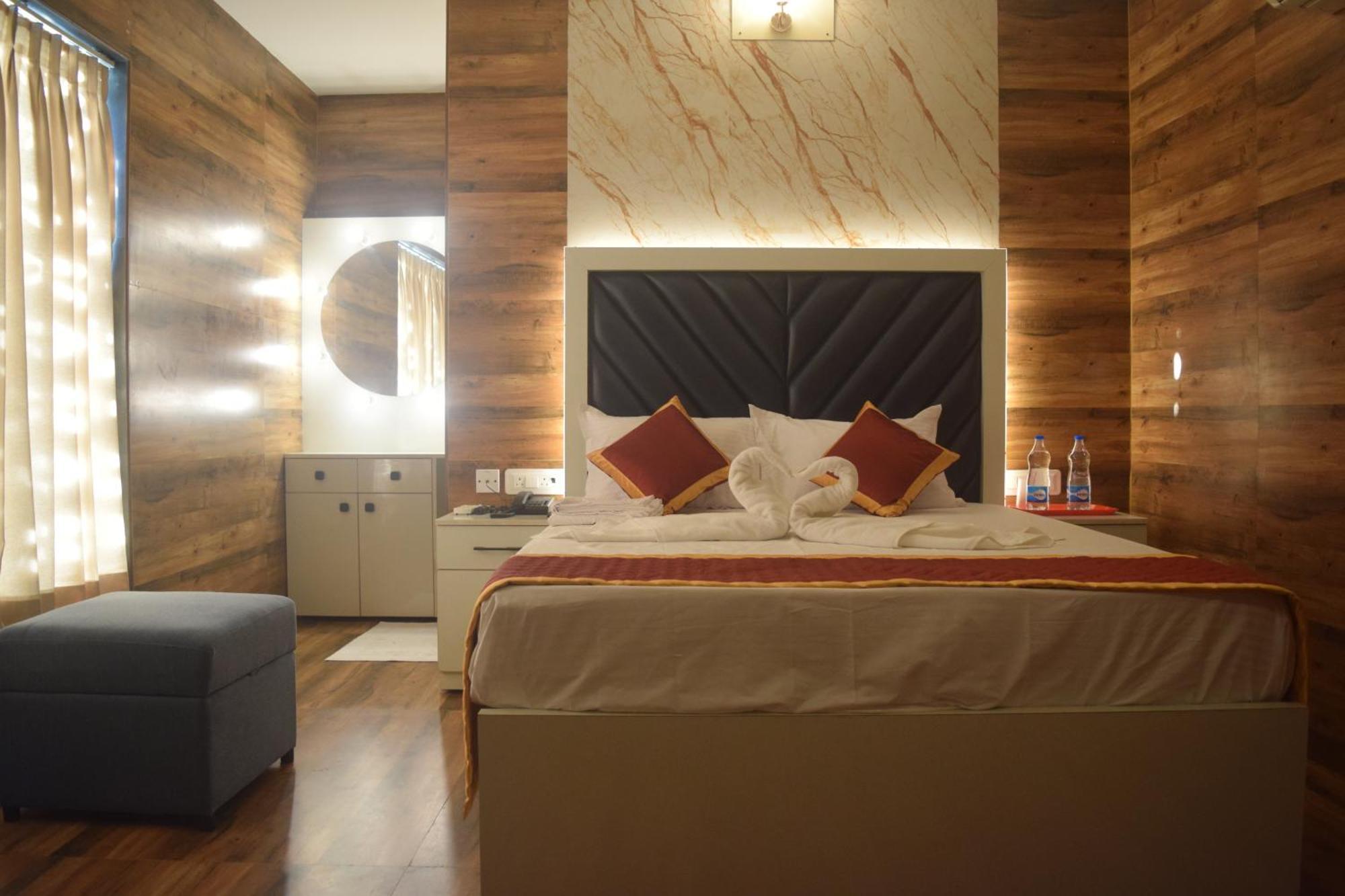 Hotel Esakki Empire Čennai Exteriér fotografie