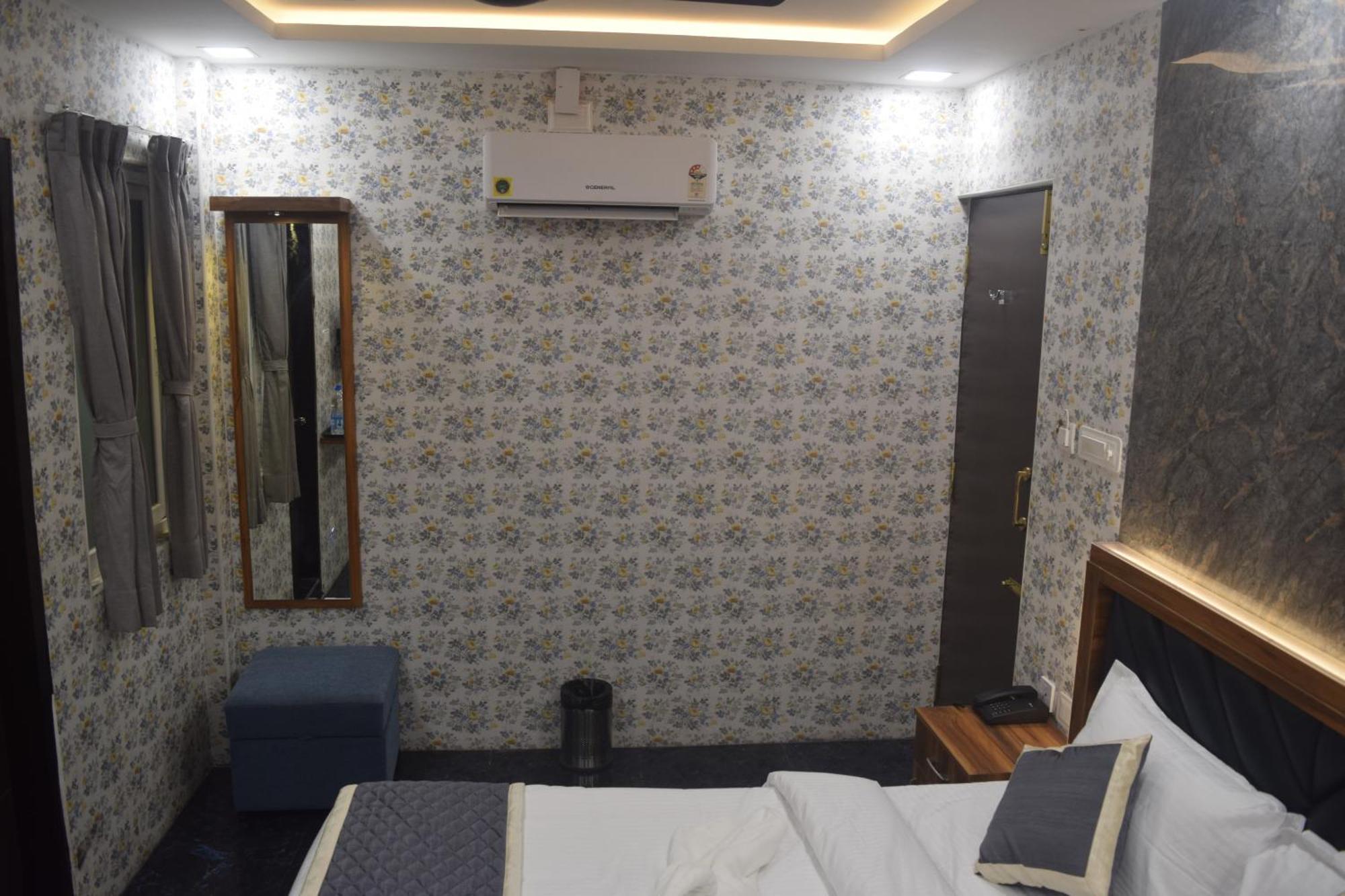 Hotel Esakki Empire Čennai Exteriér fotografie
